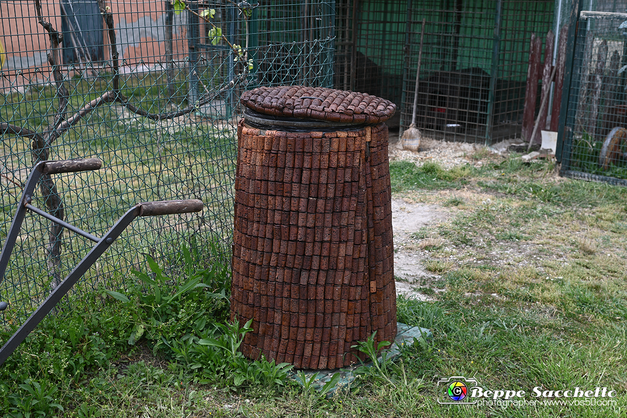 VBS_2921 - Creazioni con tappi di sughero usati dei Fratelli Cossu.jpg